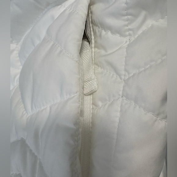 The North Face Women's White Puffer Jacket size XXL Excellent Condition. - Picture 4 of 7